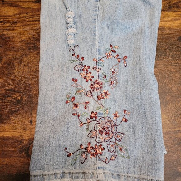 Vanilla Star Jeans Plus Sz 24 Capri Hi Rise Ripped Floral Embroidered Light Wash - Picture 3 of 10